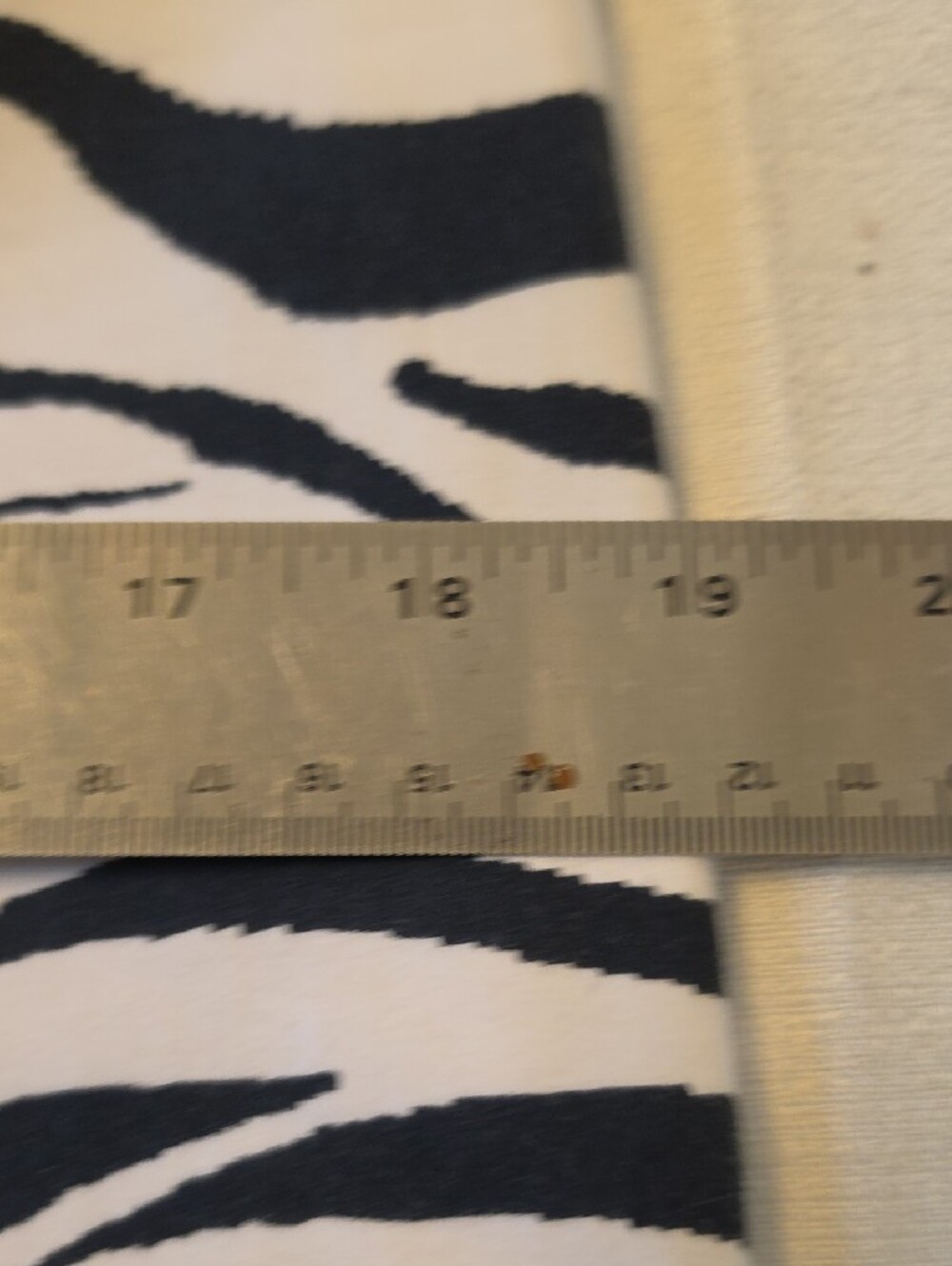 Focus 2000 98% Cotton Black and White Zebra Print Mini Skirt Size 6 - Picture 9 of 9